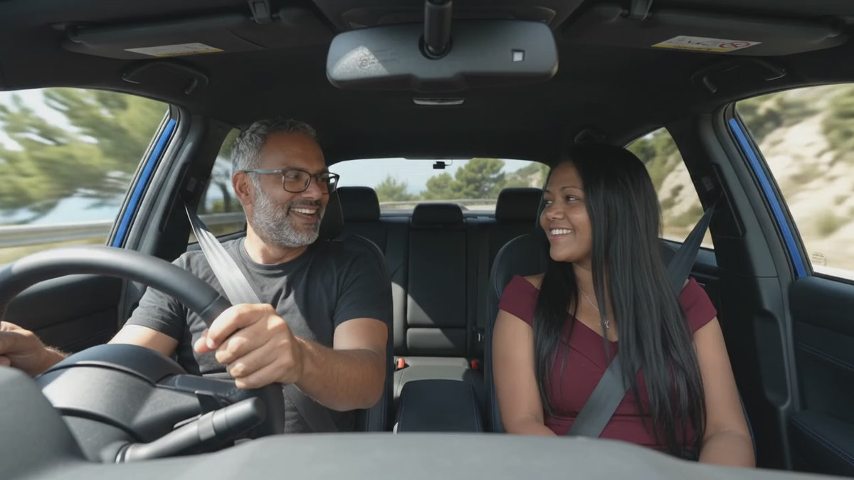 Dans la voiture SUBARU (bleu) - MIA et MATHIEU - Vidéo MP4
