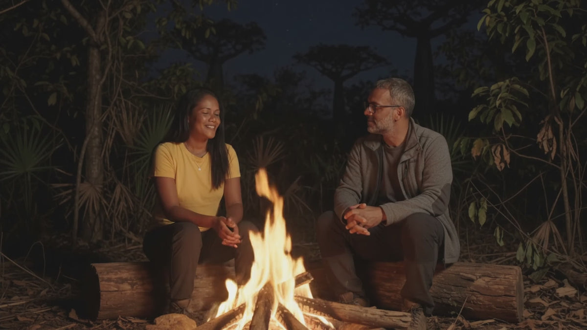 Au coin du feux quelques part dans la brousse à MADAGASCAR - MIA et MATHIEU - Vidéo MP4