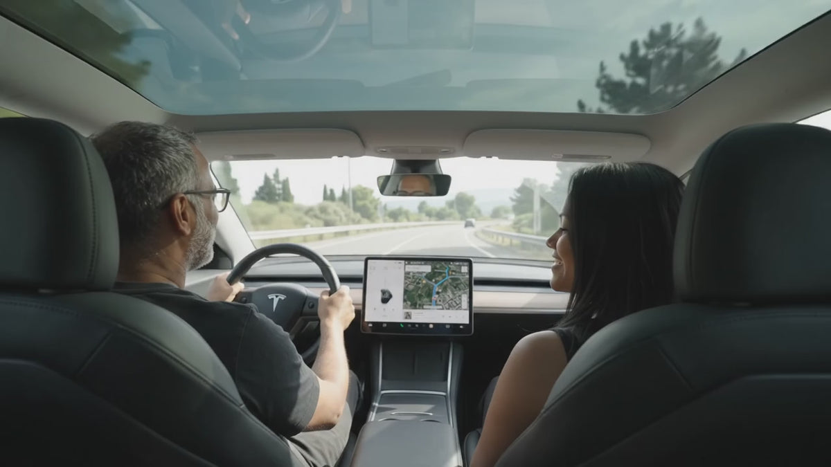 En promenade avec la Tesla Model 3 - MIA et MATHIEU - Vidéo MP4